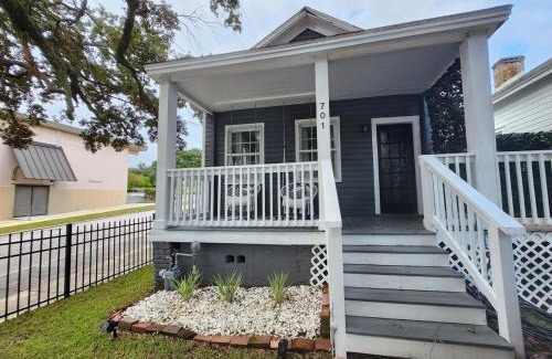 Downtown Casa | Good Vibes Downtown Cottage