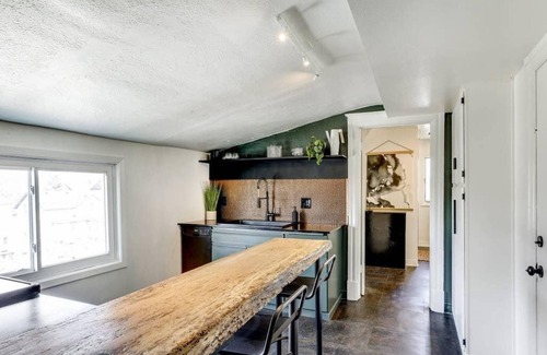 Northeast Minneapolis Casa | ¡Las buenas vibras solo viven aquí! Nuevo, descarado y tan divertido acaba de suceder en el noreste, Minneapolis