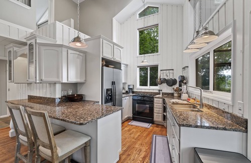 Cullowhee Casa | Good Vibes Only! - With firepit and view of Lake Glenville