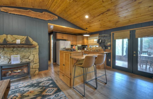 Blue Ridge Cabaña | Good Vibes | Private Stocked Pond | Hot Tub | Fire Pit