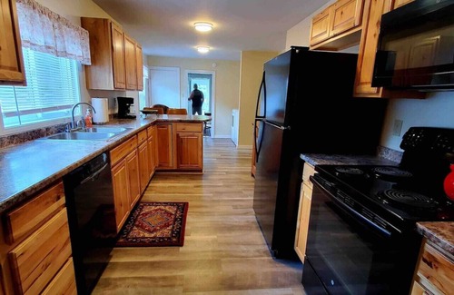 Greenville Junction Casa | Good Vibes Lodge - Moosehead Lake