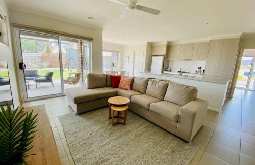 Inverloch Casa | Goodenia Vibes