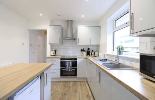 Northampton Casa | 🌟Goodwood House w/ FREE Parking, Garden & Netflix🌟