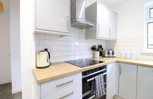 Northampton Casa | 🌟Goodwood House w/ FREE Parking, Garden & Netflix🌟