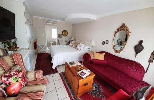 Gordons Bay Central Casa | Gordon's Beach Lodge