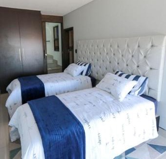 Mountainside Apartamento | GORDON's SHORE LUXURY APARTMENTS - Solar Powered