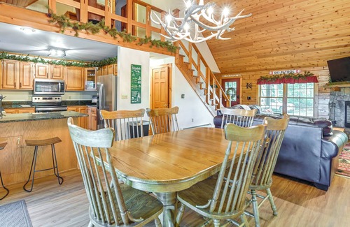 North Creek Cabina | Gore Mountain Cabin: Game Room & Fire Pit