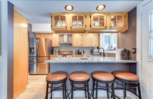 North Creek Cabina | Gore Mountain Retreat: Deck & Game Room