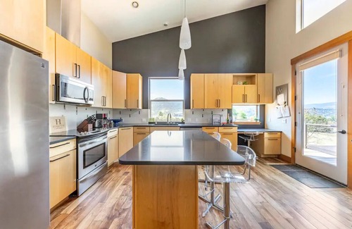 Mt. Hood - Columbia River Gorge Casa | GORGE-ous Hidden Riverview Escape