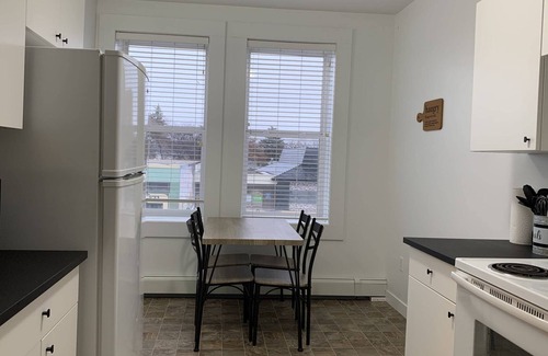 Moose Jaw Apartamento | Gorgeous 1-bedroom Condo 🍁 Location, 4k Smart TV, WiFi