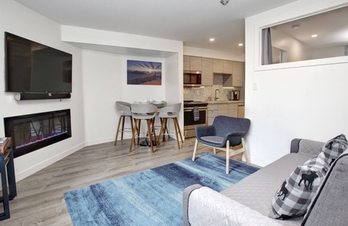 Nordic Estates Condominio | 🏘Gorgeous 1 Bedroom Suite🛏Free Parking/Creekside