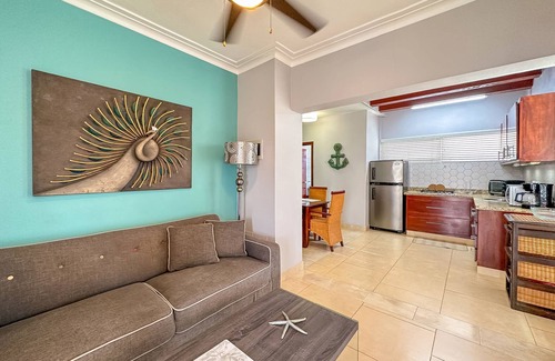 El Cortecito Apartamento | Gorgeous 1 BR PH Apartment w Jacuzzi