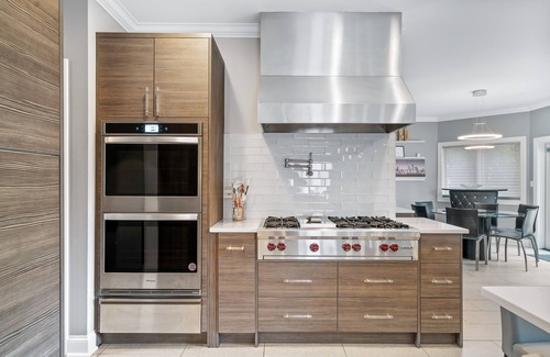 Skokie Casa | Gorgeous 15BD & 5.5BR House w/Ninja Gym - Skokie!