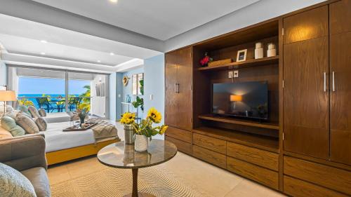 Las Glorias Apartamento | Gorgeous 1BR Condo with Pools & Sea Views