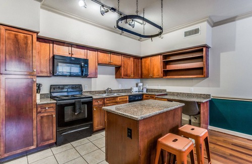 McNeil Apartamento | Gorgeous 1BR in Champion City Park 7338