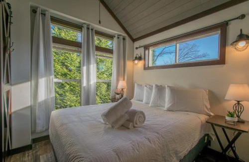 Upward Casa | Gorgeous 1BR Tiny Home with Pool and Bocce