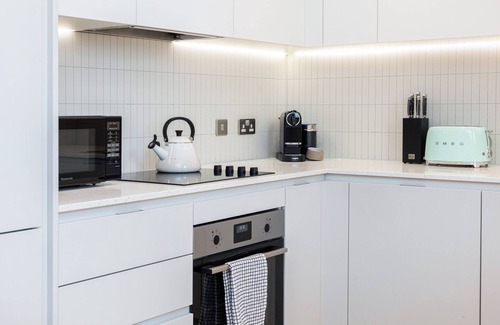 Tottenham Hale Apartamento | Gorgeous 1BR w/balcony, 2min Tottenham Hale Tube