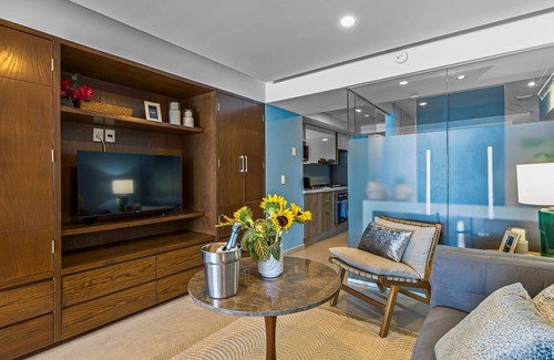 Las Glorias Apartamento | Gorgeous 1BR with Pools & Sea Views