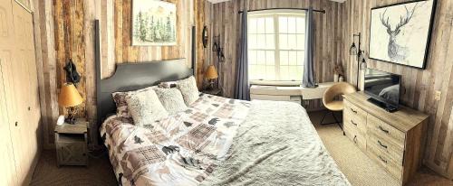 Hancock Apartamento | Gorgeous 1st FL Mtn View Jiminy Suite Sleeps 4 Ski On Off