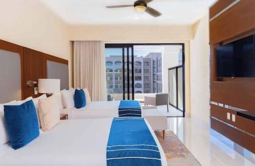 Santa Rosa Complejo | Gorgeous 2 bedroom Beachfront Condo at Villa La Valencia Cabo Resort & Spa!