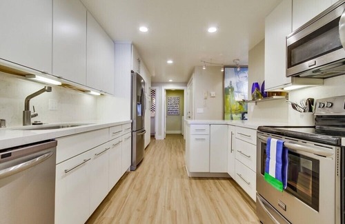 Crown Point Condominio | Gorgeous 2 dormitorios / 2 baños Bayfront Propiedad-30 Noche mínima requerida