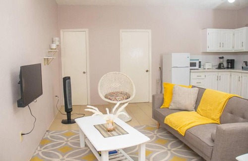 Saint John Parish Apartamento | Gorgeous 2-Bed Apt Sleeps 3 in St Johns