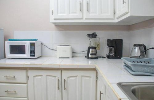 Saint John Parish Apartamento | Gorgeous 2-Bed Apt Sleeps 3 in St Johns