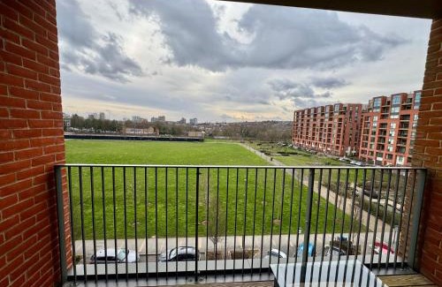 Whittington Apartamento | Gorgeous 2 Bedrooms 2 Bathroom, Balcony, Parking