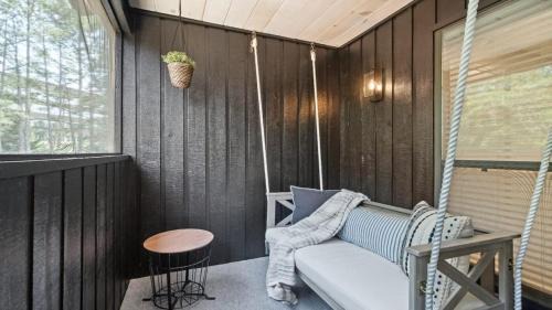 Cameron Wood Casa | Gorgeous 2 BR near Carowinds - Patio - Pool