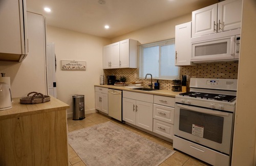 West Hills Casa | Gorgeous 2BD/2B with amazing outdoor experience