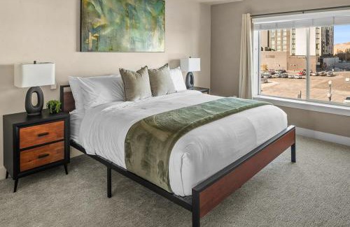 Rio Grande Apartamento | Gorgeous 2BD 2BA Pool,Gym,Htub near Convention Ctr