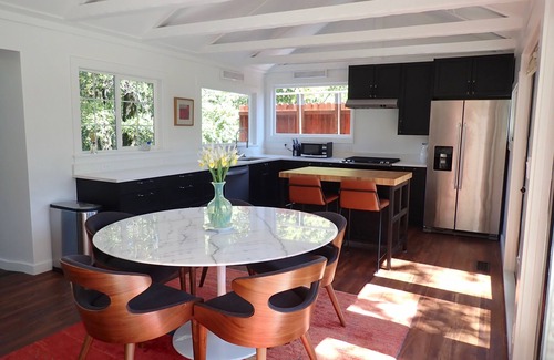 Greenbrae Cabaña | Gorgeous 2Bd + Loft with Deck and Gardens. Soaring 20 ft ceilings, huge windows!
