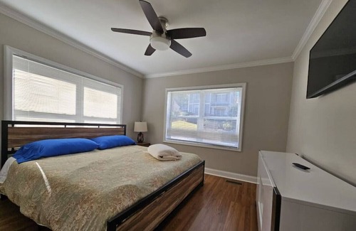 Home Park Casa | Gorgeous 2BR home with backyard