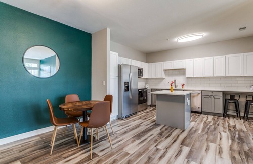McNeil Apartamento | Gorgeous 2BR in Champion City 0530