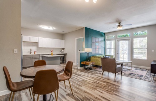 McNeil Apartamento | Gorgeous 2BR in Champion City 0530