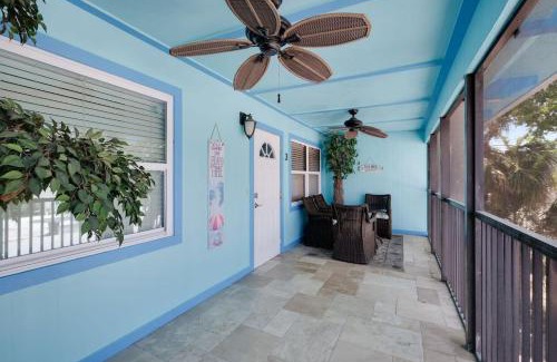 Mid Island Apartamento | Gorgeous 2BR Residence with Pool and Spa at Margarita Mansion