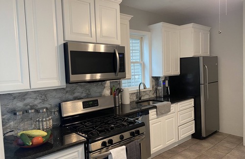 Weehawken Apartamento | Gorgeous 2BR w/ NYC Skyline Views, Huge Patio & Easy 10-Minute Commute!