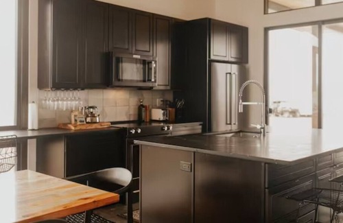 Quincy Casa | GORGEous 2BR Winery Retreat w Hot Tub!
