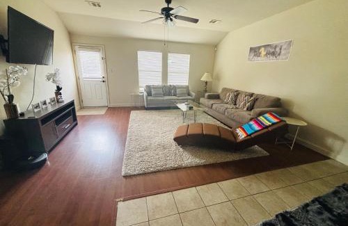 Buda Casa | Gorgeous 2story Home with 4 bedrooms