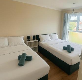 Abbey Wood Apartamento | Gorgeous 3 bed House - Free Parking near Elizabeth line