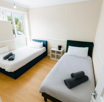 Abbey Wood Apartamento | Gorgeous 3 bed House - Free Parking near Elizabeth line