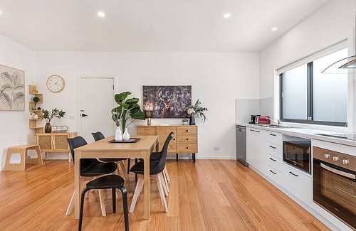 Carnegie Apartamento | Gorgeous 3-Bed House with Spacious Shared Backyard