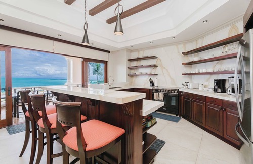 Cantón de Quepos Condominio | Gorgeous 3-bedroom Penthouse Condo with Panoramic Views!