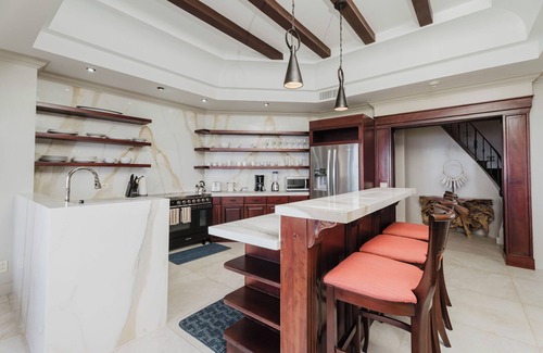 Cantón de Quepos Condominio | Gorgeous 3-bedroom Penthouse Condo with Panoramic Views!