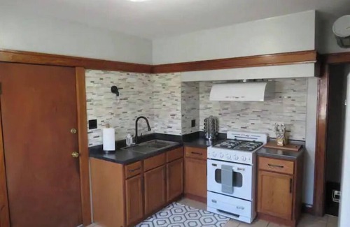 Wauwatosa Apartamento | Gorgeous 3 Bedroom Apartment w/ Free Parking
