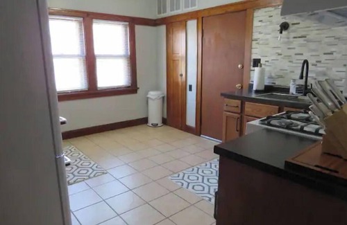 Wauwatosa Apartamento | Gorgeous 3 Bedroom Apartment w/ Free Parking