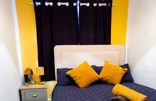 Reading City Centre Cabaña | Gorgeous 3-Bedroom Cottage by the river in Reading