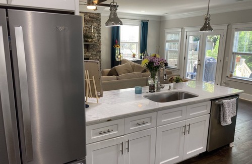 Charlotte Casa | Gorgeous 3 bedroom house with patio and firepit