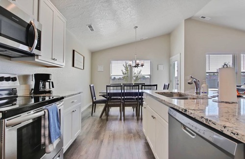 Meridian Casa | Gorgeous 3 Bedroom Private Custom Home in Central Meridian