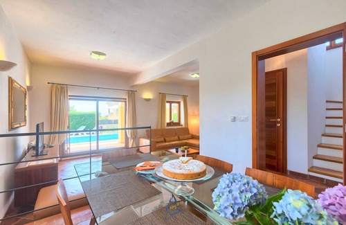Zbandaj Villa | Preciosa Villa Rosa de 3 dormitorios con piscina privada